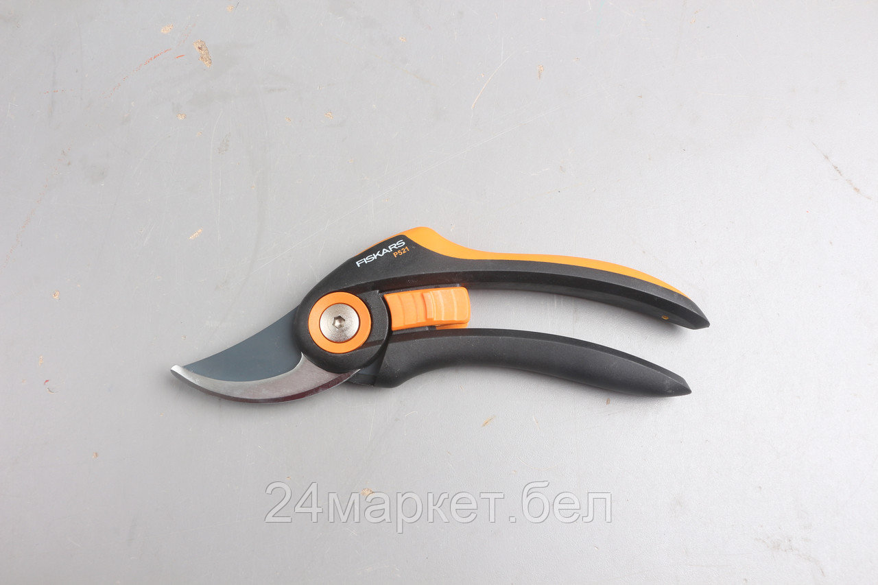 Секатор плоскостной FISKARS Plus P521 уцененный (0040379375)