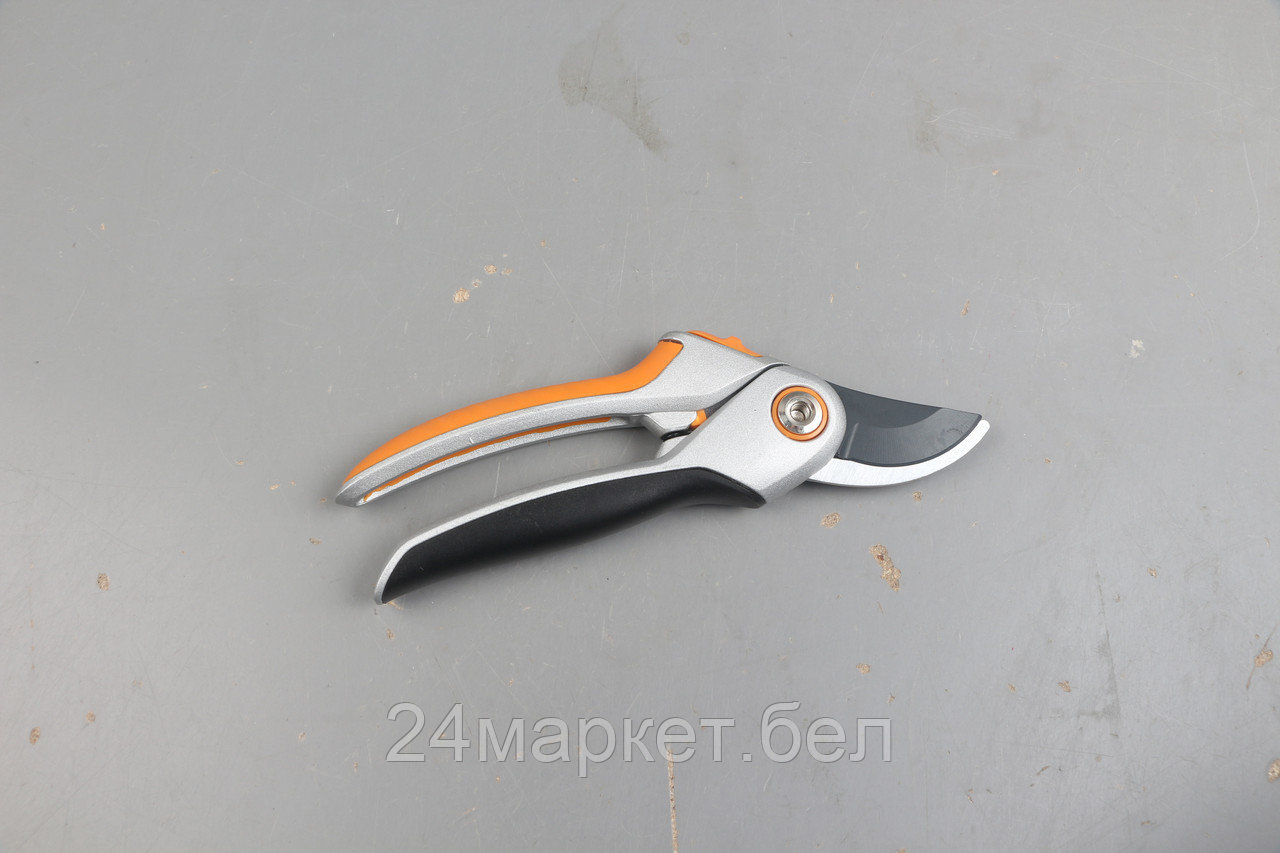 Секатор плоскостной металлический FISKARS Plus P531 уцененный (0001120625)