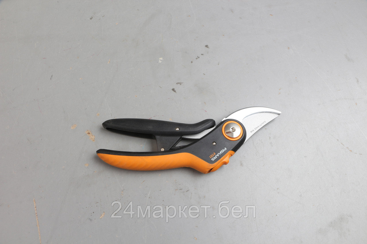 Секатор плоскостной FISKARS Plus PowerLever P721 уцененный (0758506068)