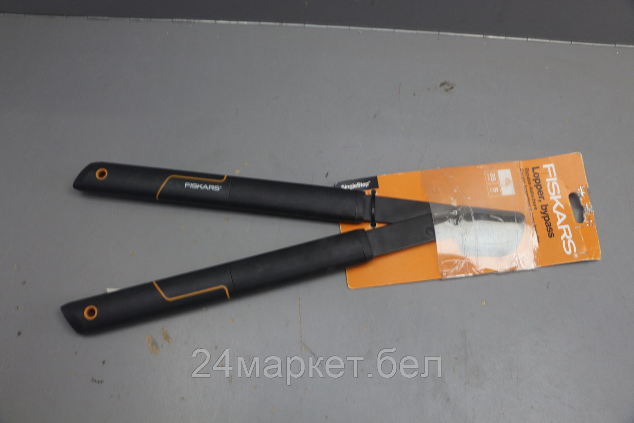 Сучкорез плоскостной c загн. лезвиями малый SingleStep L28 FISKARS уцененный (0542582108)