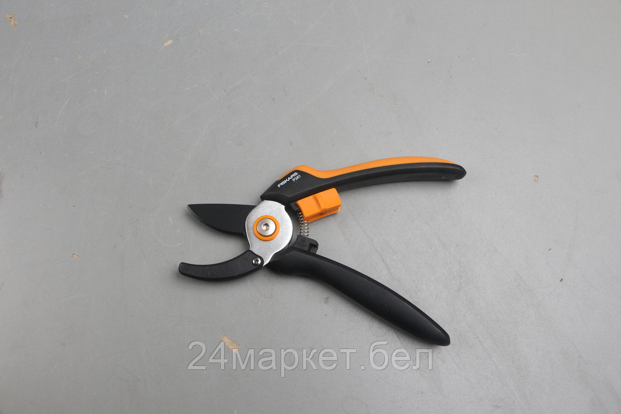 Секатор контактный FISKARS Solid P361 уцененный (0147667590)