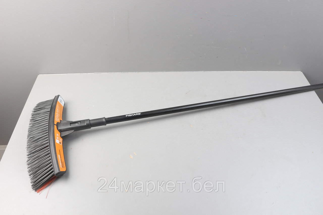 Метла большая Solid FISKARS уцененный (0126062500)