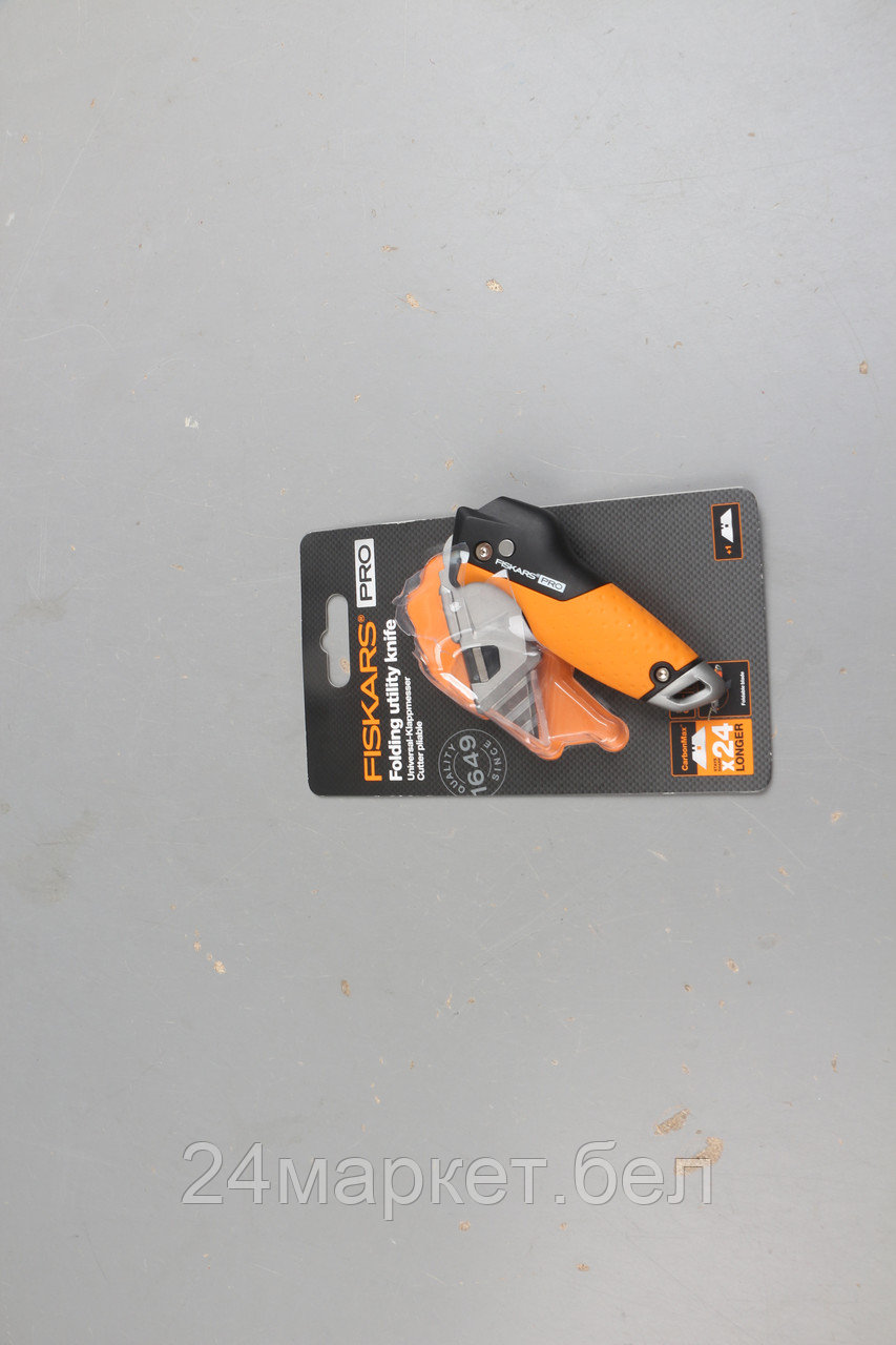 Нож строительный складной, со сменным лезвием CarbonMax FISKARS уцененный (0000072156)